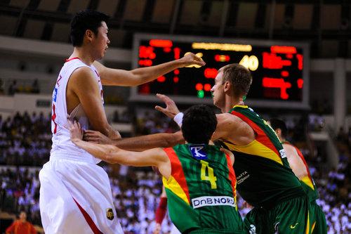 中国男篮对阵立陶宛
