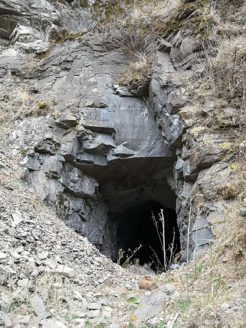 尖山林场矿洞