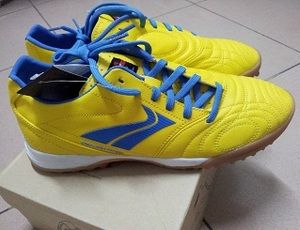 韩国足球球鞋