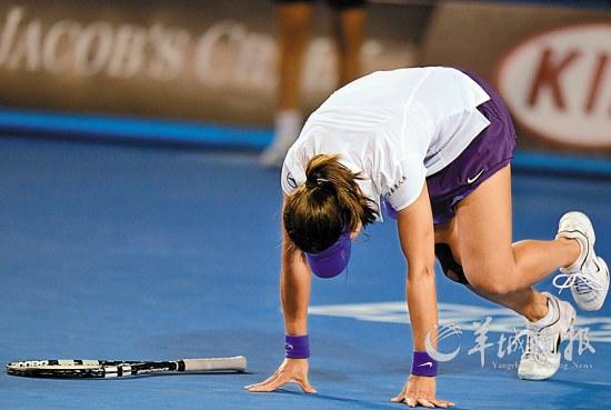 2013年澳网女单决赛李娜意外摔倒